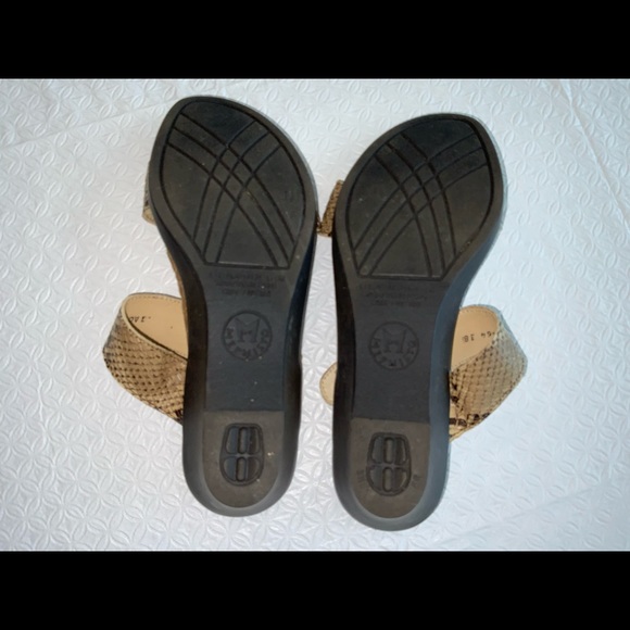Mephisto Stylish, Comfy, Ladies Wedge Heeled Slide on Sandals sz 38/ 7-7.5 - Picture 4 of 4
